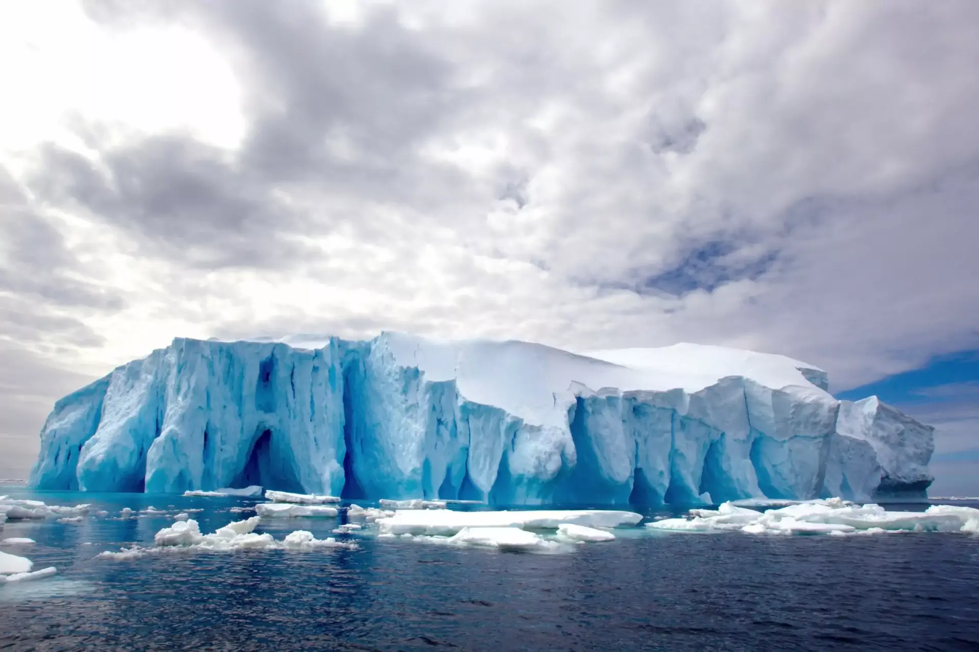 Iceberg ice floe in the southern ocean 180 miles 2022 03 04 01 48 36 utc scaled jpg